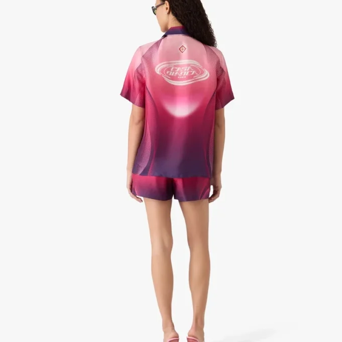 Aubergine gradiënt zijden overhemd met Cubaanse kraag en korte mouwen Aubergine gradiënt zijden overhemd met Cubaanse kraag en korte mouwen