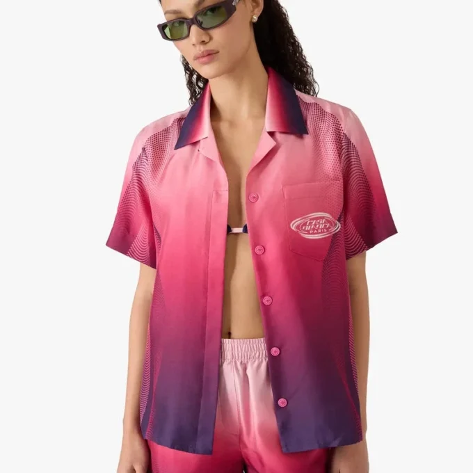 Aubergine gradiënt zijden overhemd met Cubaanse kraag en korte mouwen Aubergine gradiënt zijden overhemd met Cubaanse kraag en korte mouwen