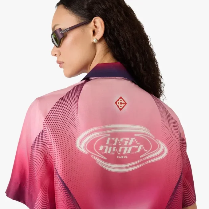 Aubergine gradiënt zijden overhemd met Cubaanse kraag en korte mouwen Aubergine gradiënt zijden overhemd met Cubaanse kraag en korte mouwen