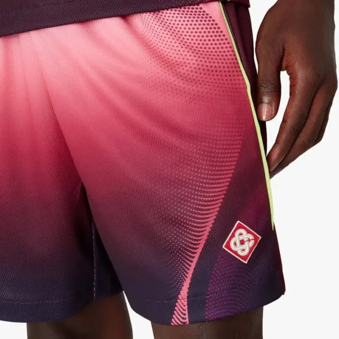 Aubergine voetbalshort met kleurverloop