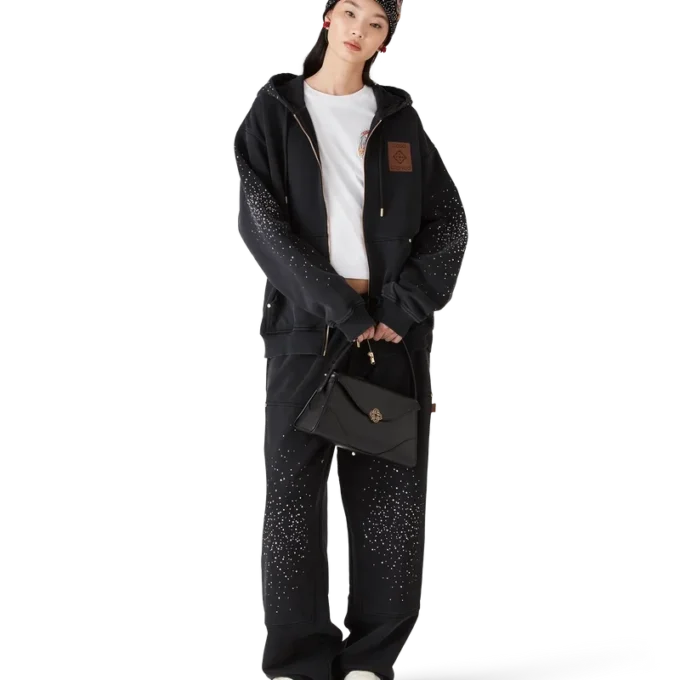 Beanie met gotische kristallen versiering