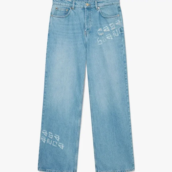 Graffiti-distressed denimjeans