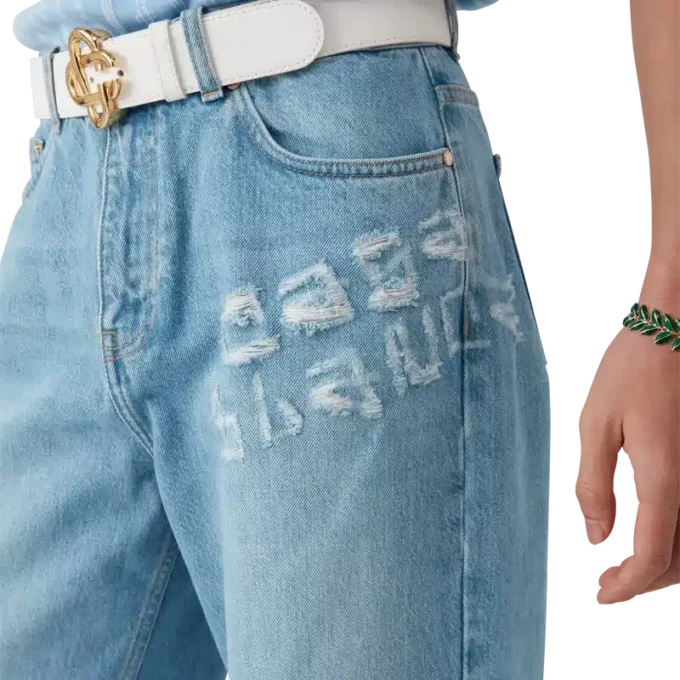 Graffiti-distressed denimjeans