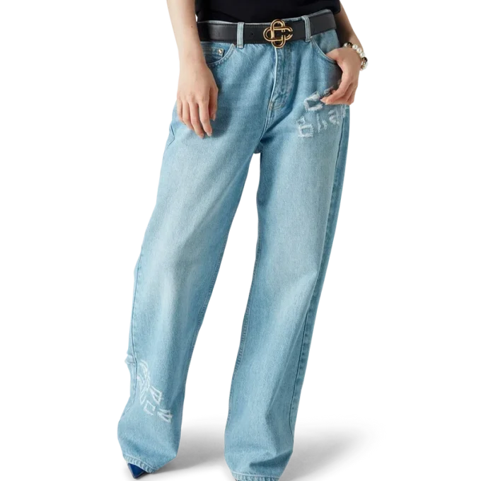 Graffiti-distressed denimjeans Graffiti-distressed denimjeans