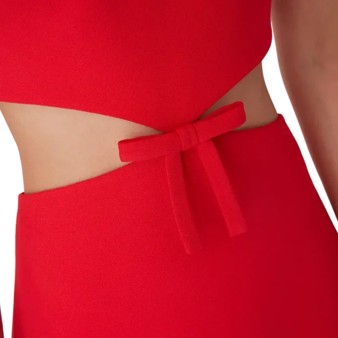 Jurk met uitsnijdingen Jurk met uitsnijdingen