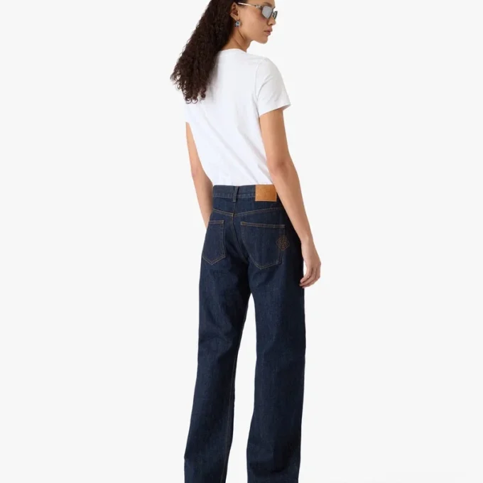 Klassiek T-shirt met korte mouwen en geborduurde patch op de short