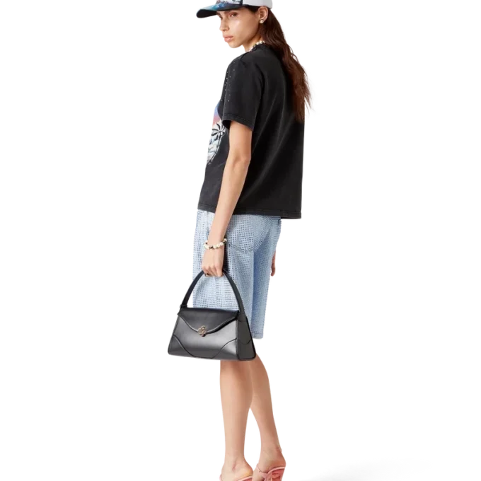 Denimshort met kristallen versiering Denimshort met kristallen versiering