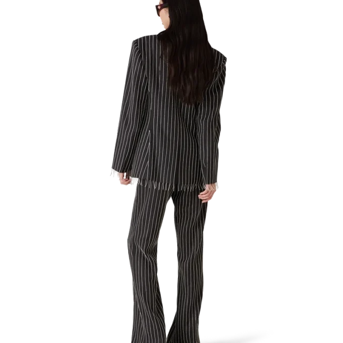 Met kristallen versierd maatwerkjasje Met kristallen versierd maatwerkjasje