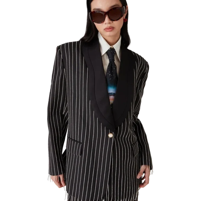 Met kristallen versierd maatwerkjasje Met kristallen versierd maatwerkjasje