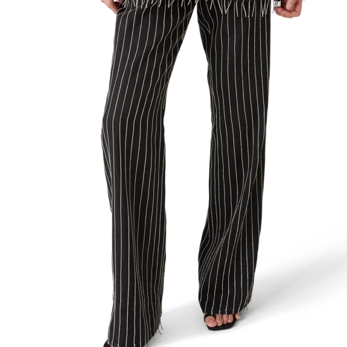 Met kristallen versierde maatbroek Met kristallen versierde maatbroek