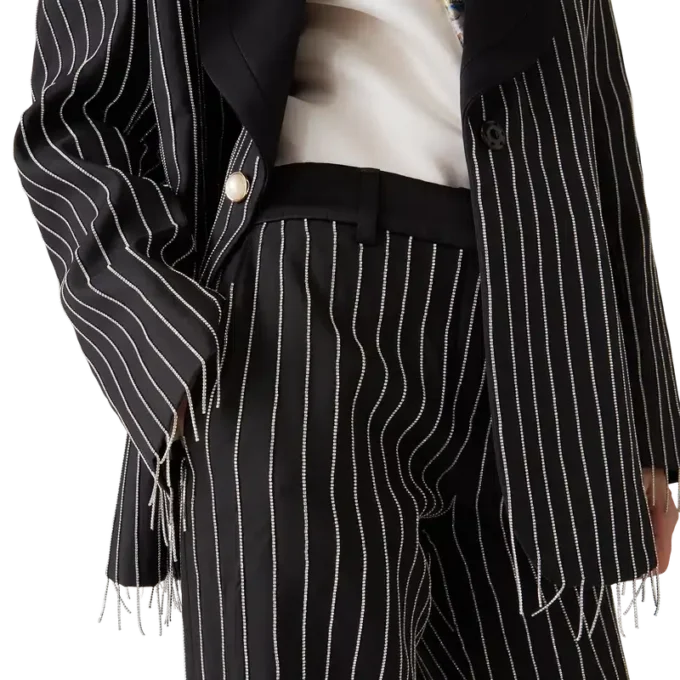 Met kristallen versierde maatbroek Met kristallen versierde maatbroek