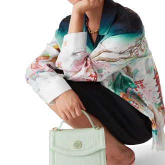 Mini Jeanne-tas met mintkleurig monogram in reliëf