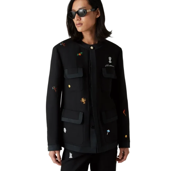 Op maat gemaakt wollen jasje met geborduurd motief Op maat gemaakt wollen jasje met geborduurd motief