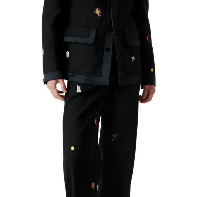 Op maat gemaakte wollen broek met geborduurd motief Op maat gemaakte wollen broek met geborduurd motief