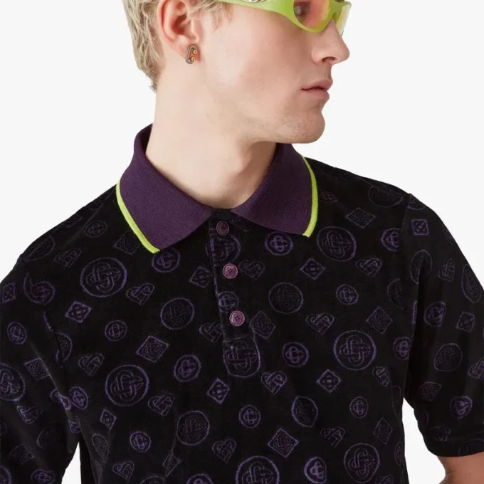 Paars velours poloshirt met monogram