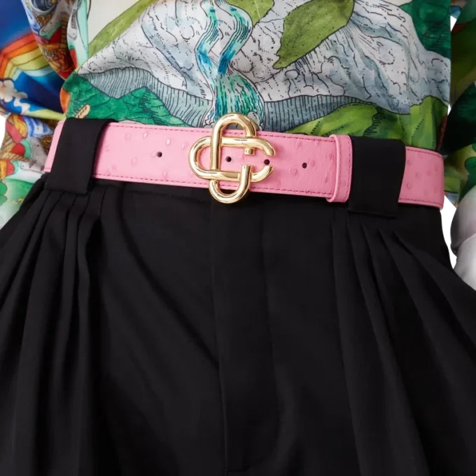 Roze riem met CC-logo in reliëf