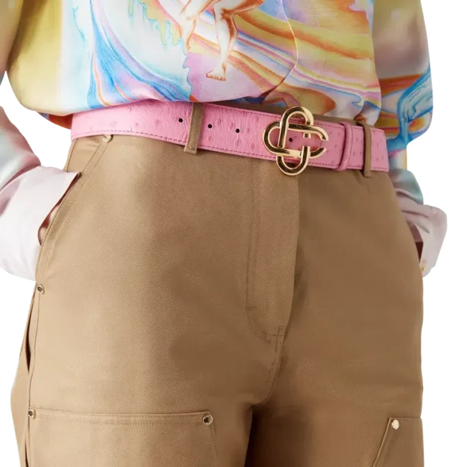 Roze riem met CC-logo in reliëf