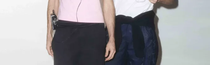 Wit T-shirt met korte mouwen en graffitiprint