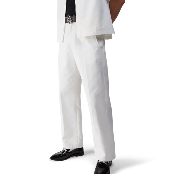 Witte chino met monogram