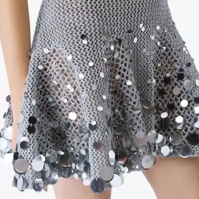 Zilveren gehaakte spiegelminijurk Zilveren gehaakte spiegelminijurk