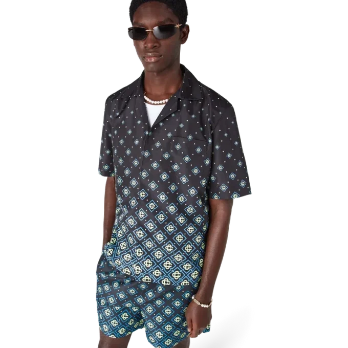 Zwarte monogrambadmode met korte mouwen en kleurverloop Zwarte monogrambadmode met korte mouwen en kleurverloop